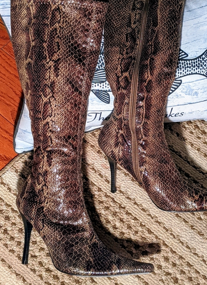Woman's boot's - Host pick for wintertime party!!!